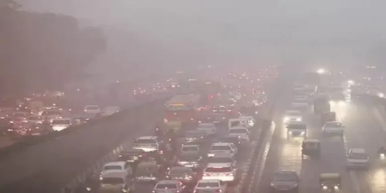 दिल्ली की हवा सेहत के लिए खतरा, AQI में हुआ भारी उछाल, एयरपोर्ट ने जारी की एडवायजरी