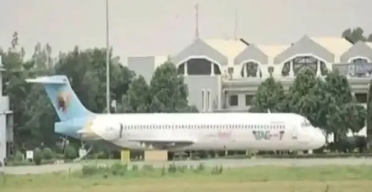 रायपुर एयरपोर्ट पर 10 साल से खड़ा बांग्लादेश का विमान सुरक्षा के लिए खतरा: कांग्रेस सांसद का आरोप